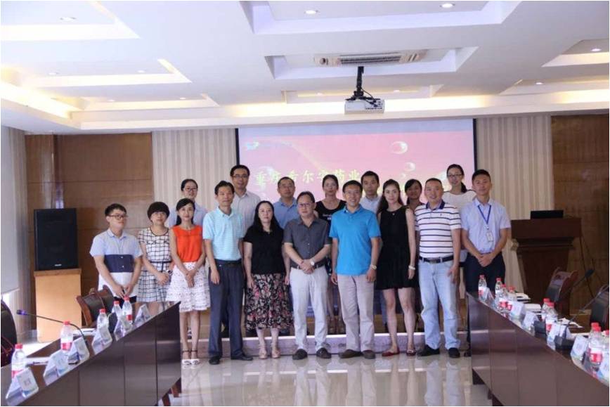 参加“希尔安班”签约仪式人员合影