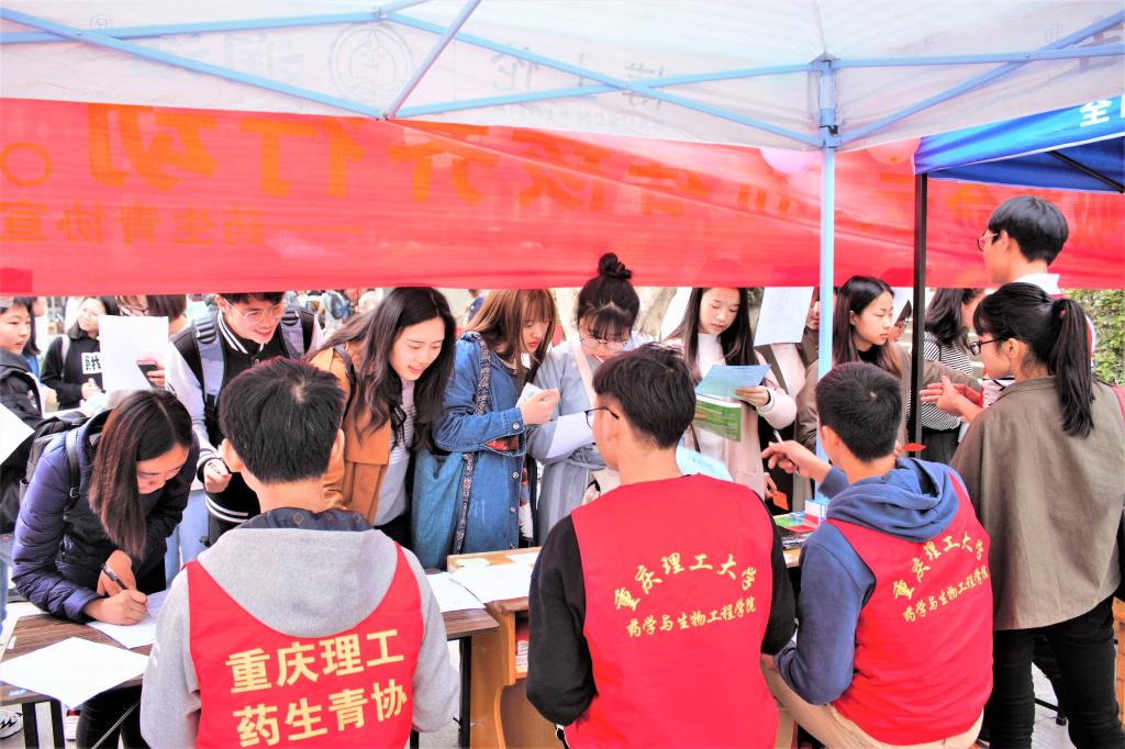 图2同学们积极参与预防结核病知识问答